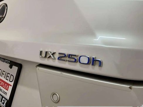 Used 2019 Lexus UX 250h w/ Premium Package image 84