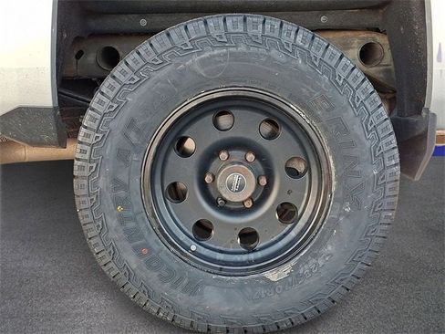 Used 2018 Chevrolet Silverado 1500 LT w/ All Star Edition image 7