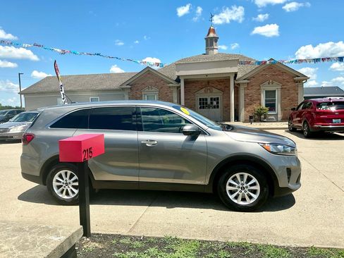 Used 2019 Kia Sorento AWD V6 image 4