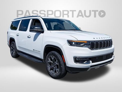 Used 2024 Jeep Wagoneer L Series III w/ Flexible Seating Group AWD/4WD image 2