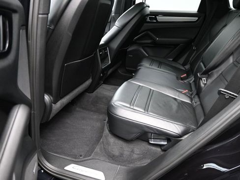 Used 2019 Porsche Cayenne image 24