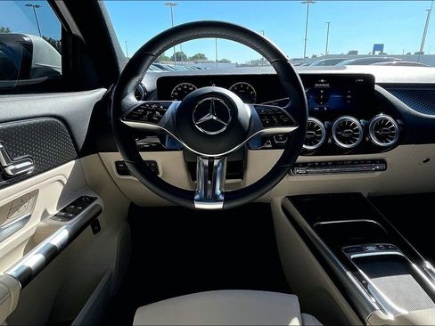 Used 2025 Mercedes-Benz GLA 250 image 6