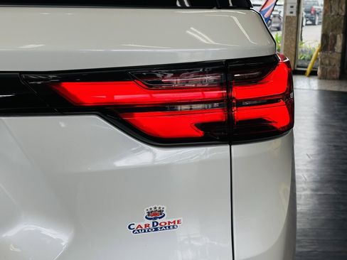 Used 2023 Chevrolet Traverse Premier w/ Redline Edition FWD image 6