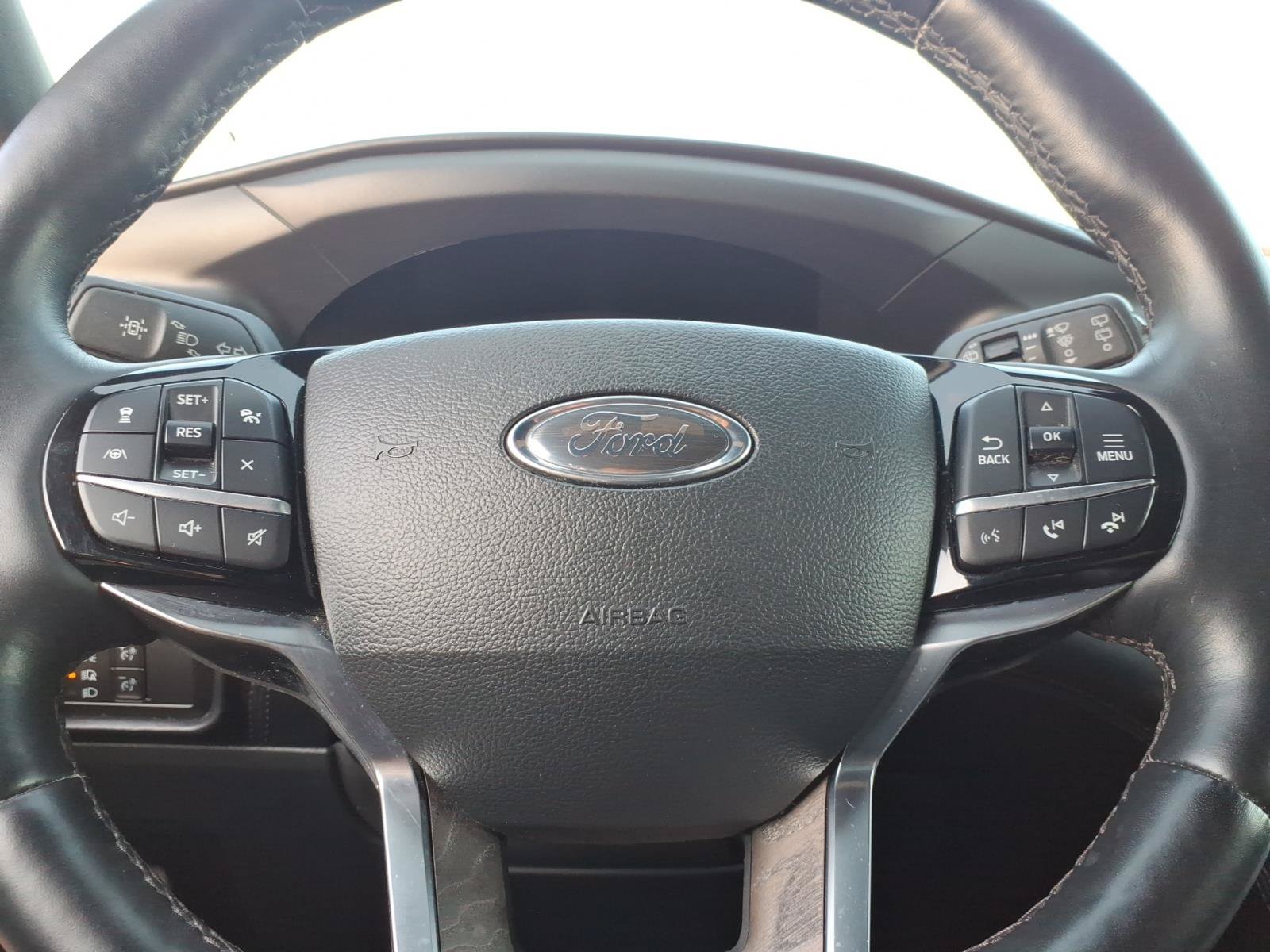 Used 2023 Ford Explorer Platinum w/ Technology Package AWD/4WD image 31