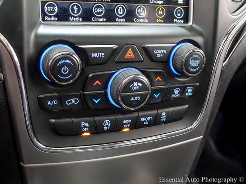 Used 2018 Jeep Grand Cherokee Overland image 23