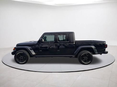 Used 2022 Jeep Gladiator Sport image 4