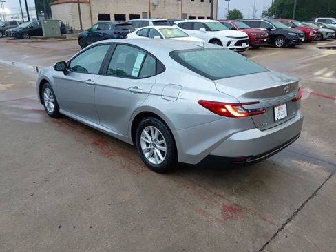Used 2025 Toyota Camry LE image 8