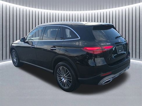 Used 2024 Mercedes-Benz GLC 300 4MATIC image 7