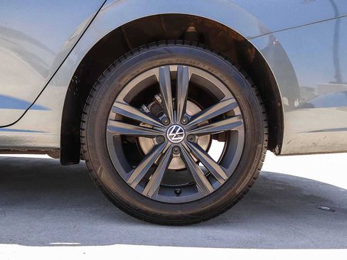 Used 2023 Volkswagen Jetta SE w/ Panoramic Sunroof Package FWD image 10