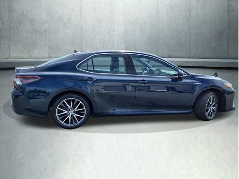 Certified 2021 Toyota Camry XLE image 27