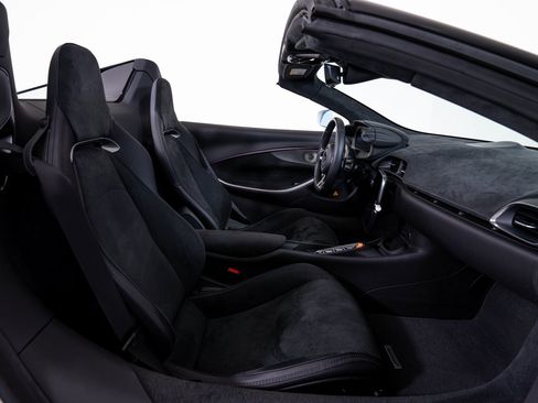 Used 2025 McLaren Artura Spider image 20