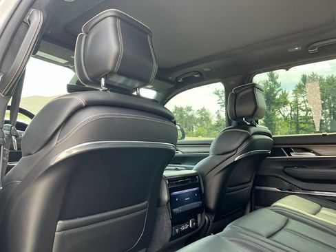 Used 2022 Jeep Grand Wagoneer Series II w/ Flexible Seating Group AWD/4WD image 24