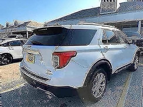 Used 2023 Ford Explorer Limited AWD/4WD image 7