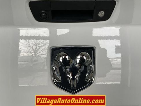 Used 2017 RAM 1500 Classic SLT w/ SLT Plus D←cor Group image 33