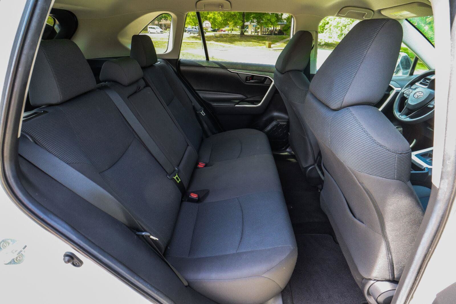 Used 2020 Toyota RAV4 LE FWD image 32