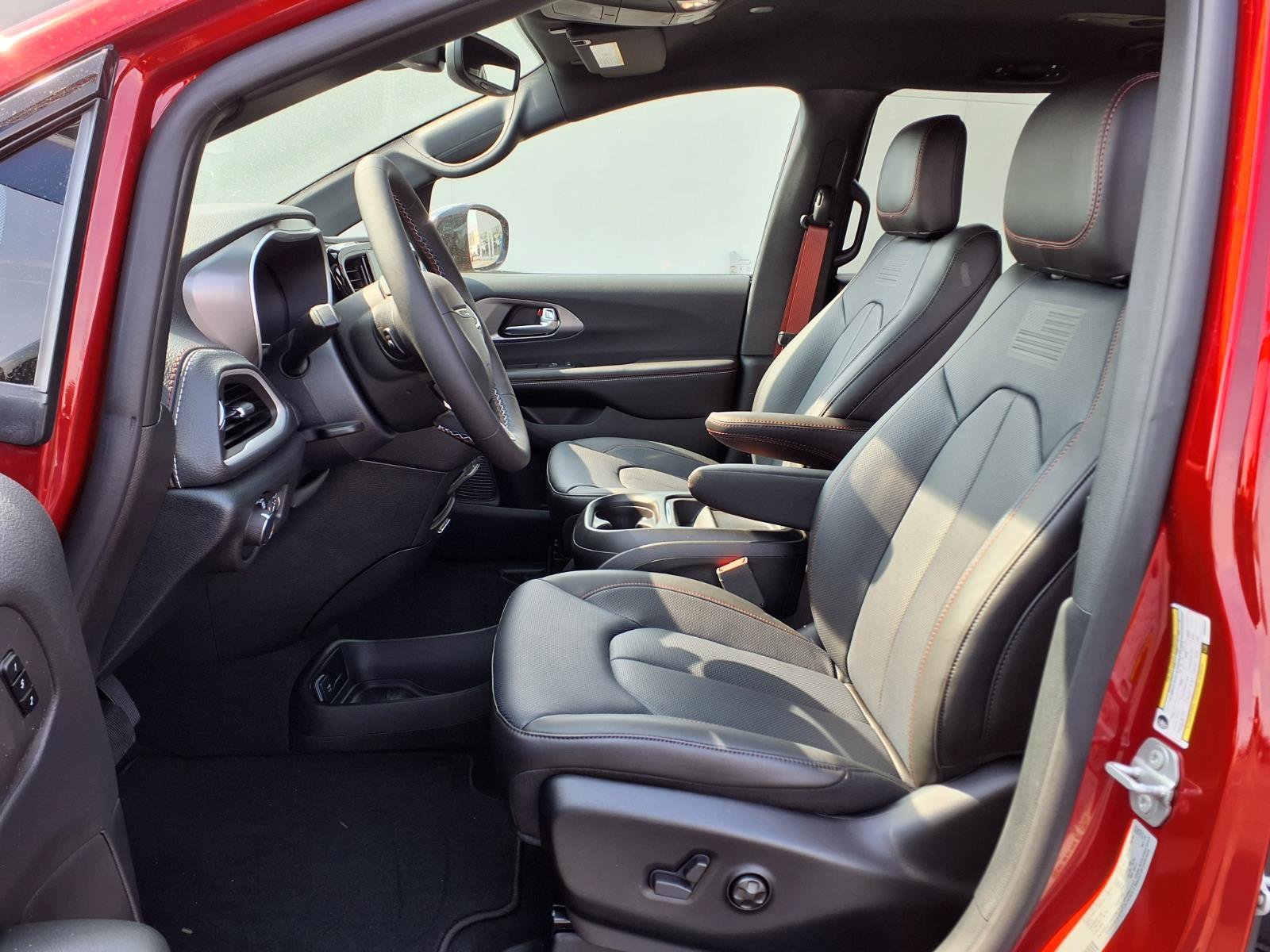 New 2027 Chrysler Pacifica Select FWD image 12