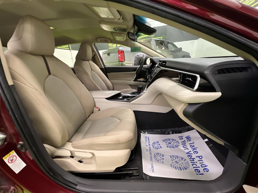 Used 2018 Toyota Camry LE FWD image 26