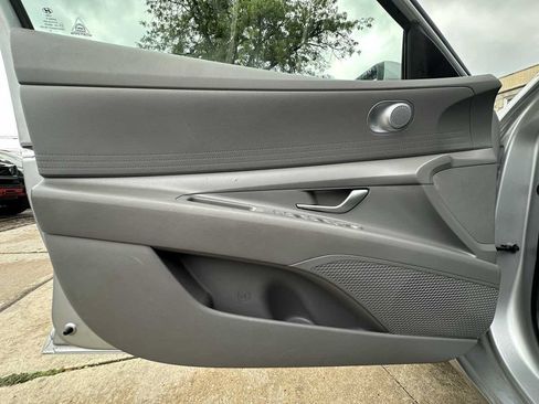 Used 2021 Hyundai Elantra SEL FWD image 21