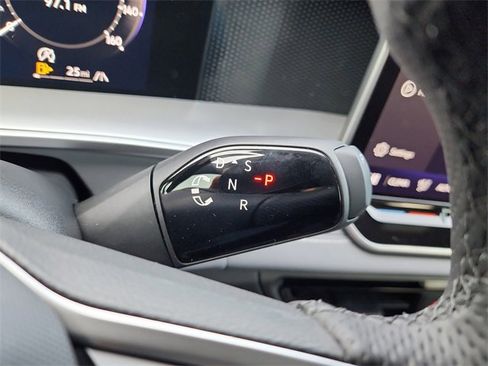 New 2026 Volkswagen Tiguan SE R-Line image 23