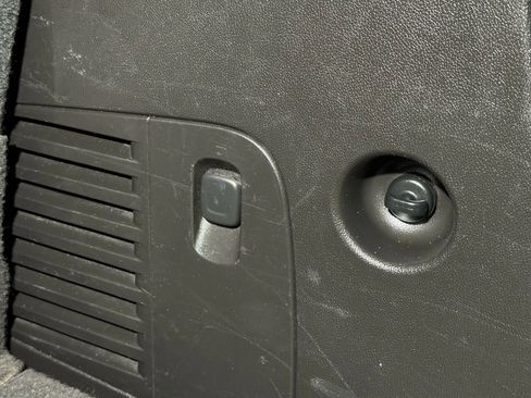 Used 2016 GMC Yukon SLE w/ HD Trailering Package image 18