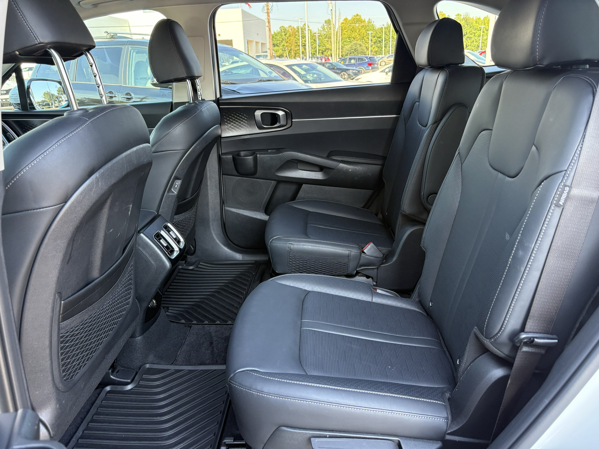 Used 2025 Kia Sorento EX w/ EX Panoramic Sunroof Package FWD image 28
