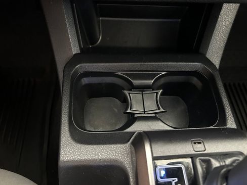 Used 2022 Toyota Tacoma SR5 RWD image 45