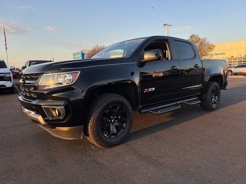 Used 2021 Chevrolet Colorado Z71 w/ Z71 Midnight Edition AWD/4WD image 2