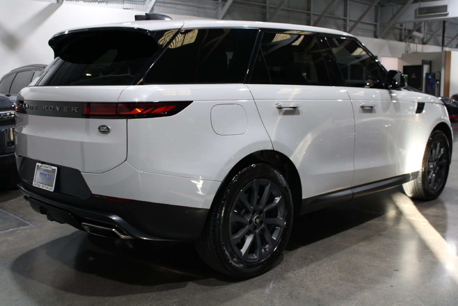 Used 2023 Land Rover Range Rover Sport SE AWD/4WD image 12