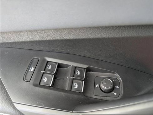 Certified 2025 Volkswagen Jetta SE w/ Sunroof Package FWD image 10