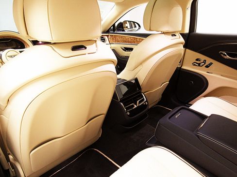Used 2022 Bentley Flying Spur V8 AWD/4WD image 34