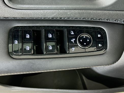 Used 2023 Nissan Ariya FWD image 15