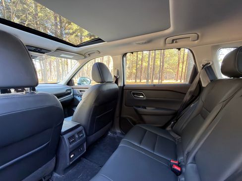 Used 2021 Nissan Rogue SL w/ Premium Package image 13