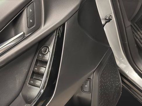 New 2026 Chevrolet Equinox LT w/ Convenience Package II image 23