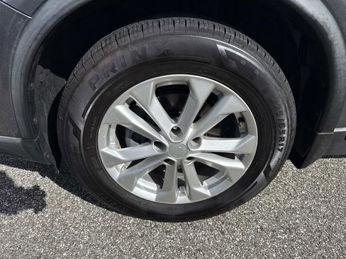 Used 2016 Nissan Rogue SV image 12