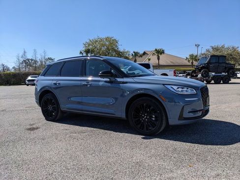 Used 2025 Lincoln Corsair Reserve w/ Equipment Group 202A image 2