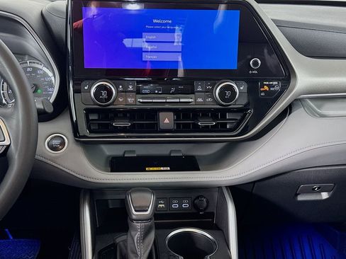 Used 2024 Toyota Highlander XLE image 37