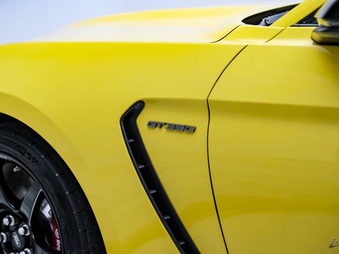 Used 2017 Ford Mustang Shelby GT350R w/ GT350R Equipment Group 920A RWD image 33