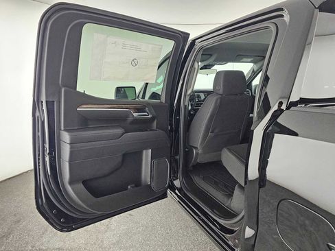 New 2026 GMC Sierra 1500 Elevation image 17