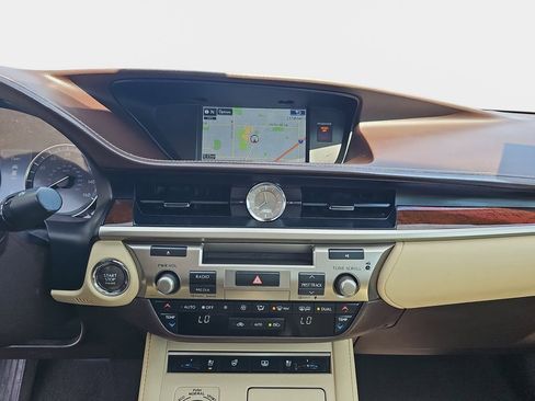 Used 2016 Lexus ES 350 w/ Luxury Package w/Wood Trim FWD image 22