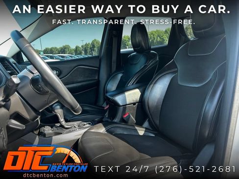 Used 2019 Jeep Cherokee Latitude Plus FWD image 9