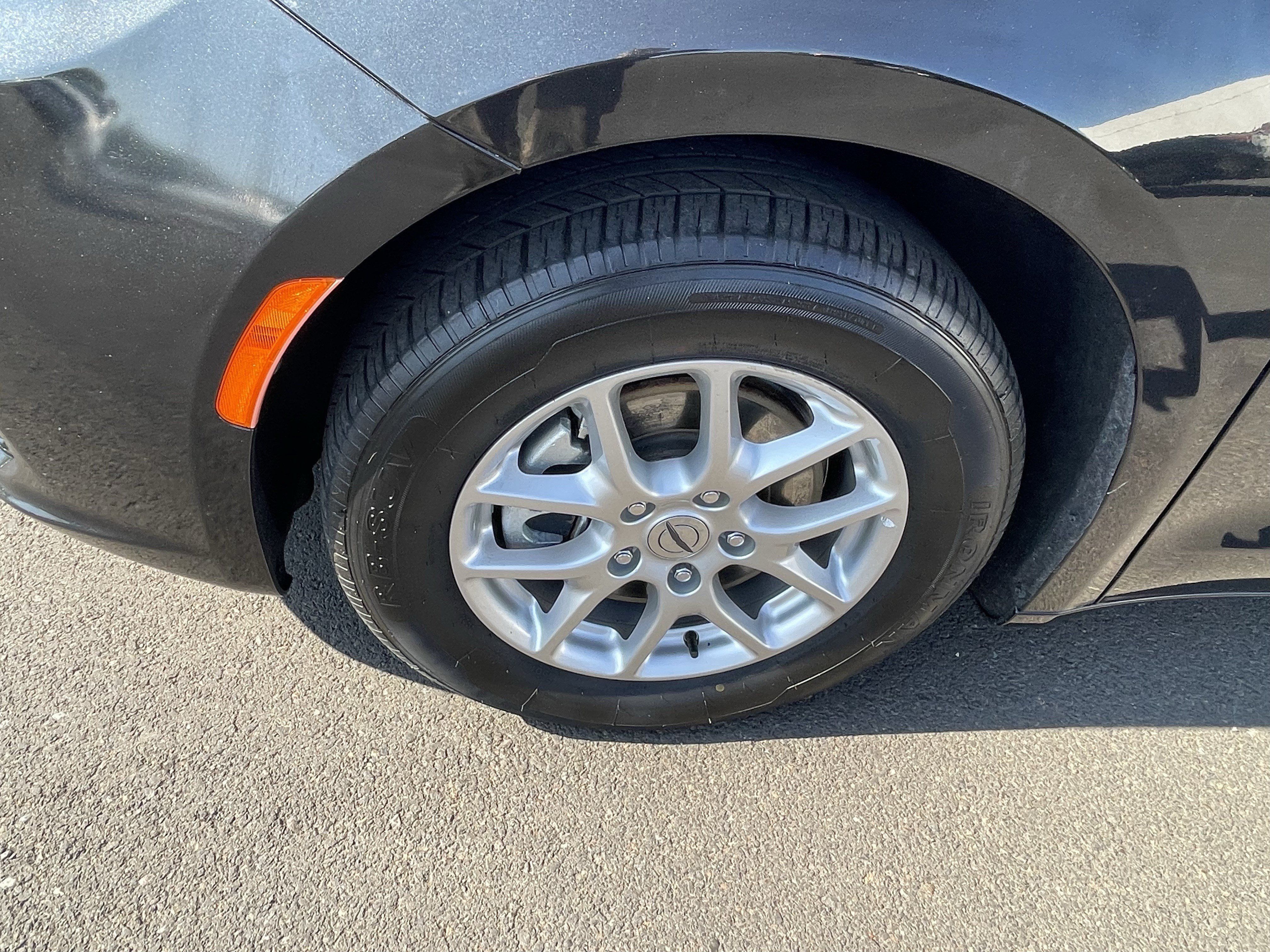 Used 2023 Chrysler Pacifica Touring-L FWD image 9