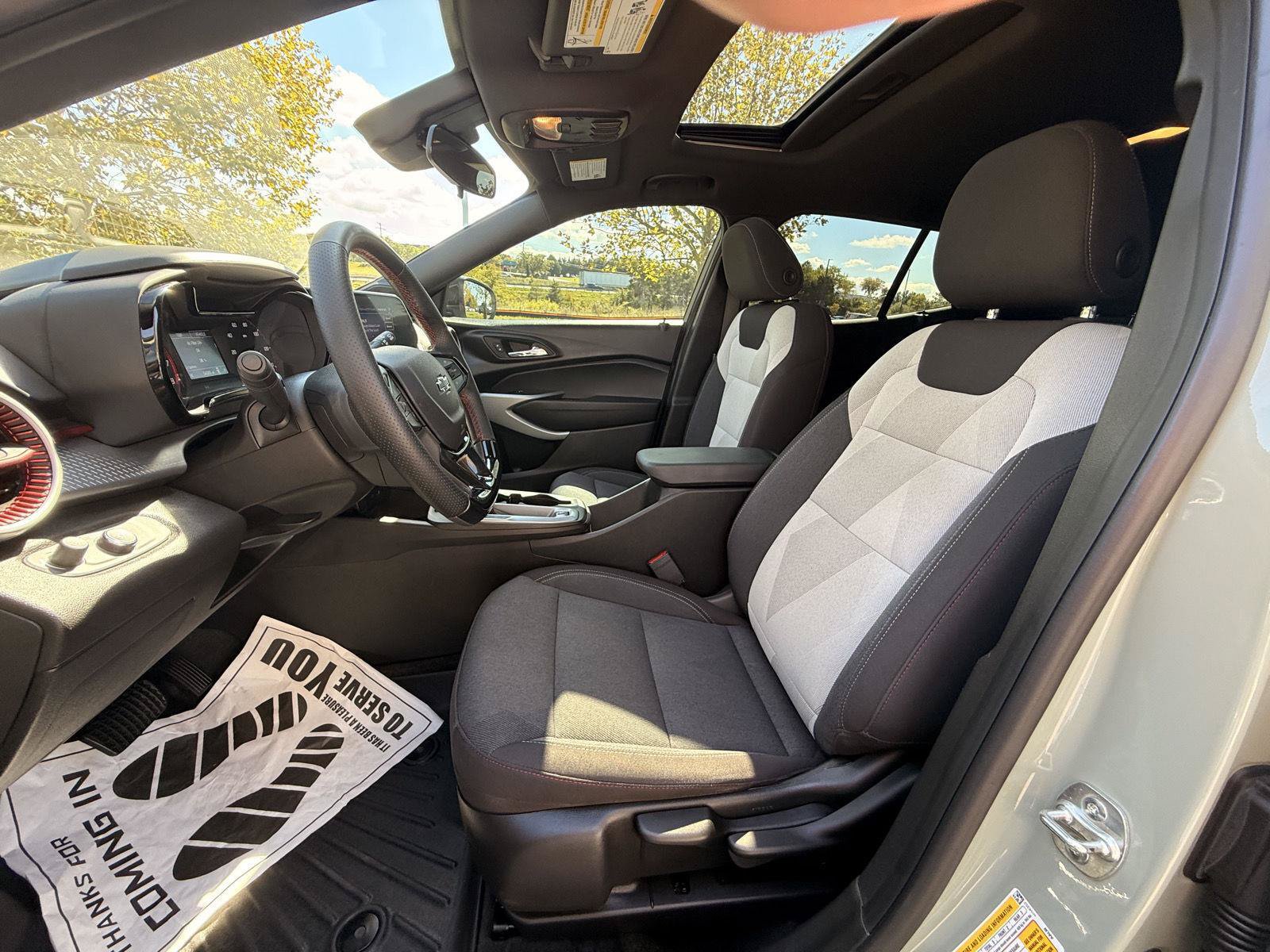 Used 2024 Chevrolet Trax RS w/ Sunroof Package FWD image 14