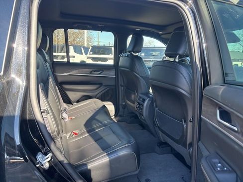 Used 2025 Jeep Grand Cherokee Limited w/ Luxury Tech Group II image 13