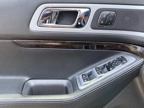 Used 2014 Ford Explorer Limited w/ Equipment Group 301A FWD image 17