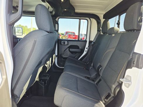 Used 2024 Jeep Gladiator Sport image 13