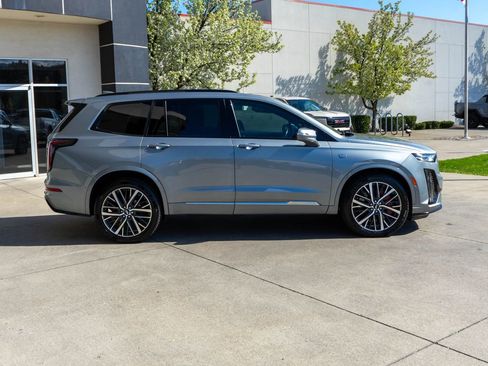 Used 2024 Cadillac XT6 Sport w/ Technology Package image 8