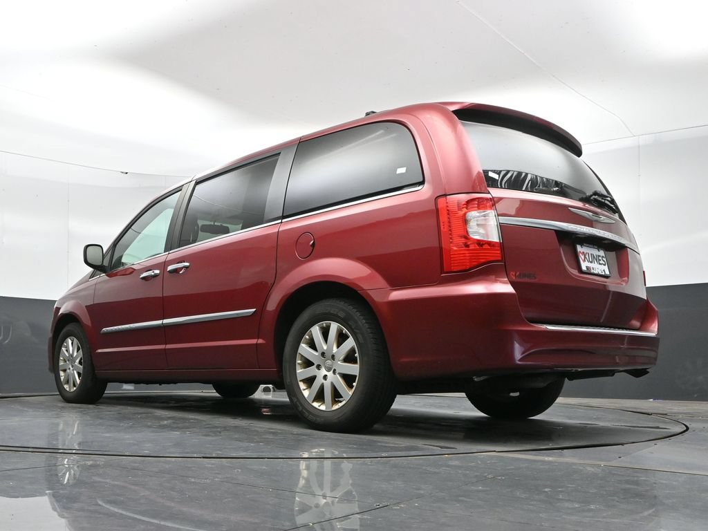 Used 2016 Chrysler Town & Country Touring w/ Driver Convenience Group FWD image 43
