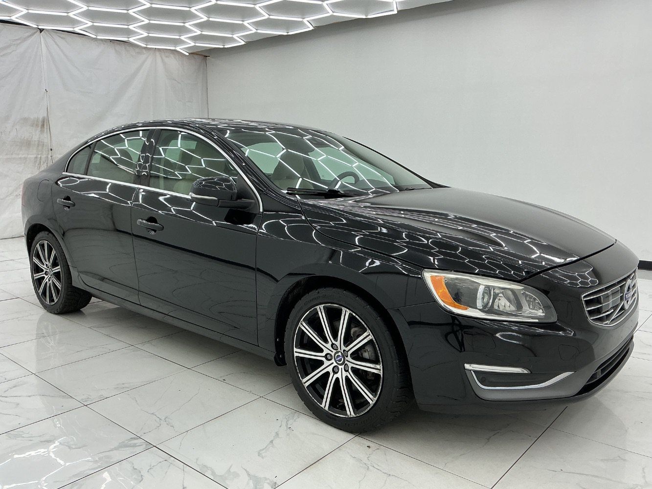 Used 2017 Volvo S60 T5 Inscription Platinum w/ Climate Package AWD/4WD image 7