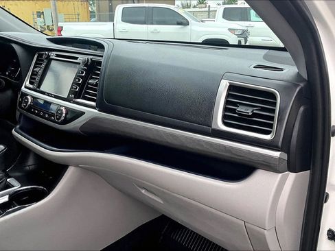 Used 2019 Toyota Highlander Limited image 21