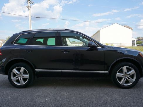 Used 2014 Volkswagen Touareg Sport image 4